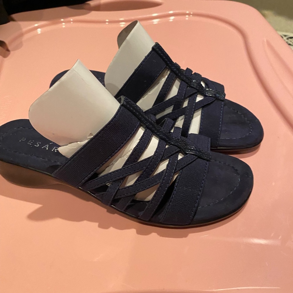 Pesaro NWOT Sandals size 6